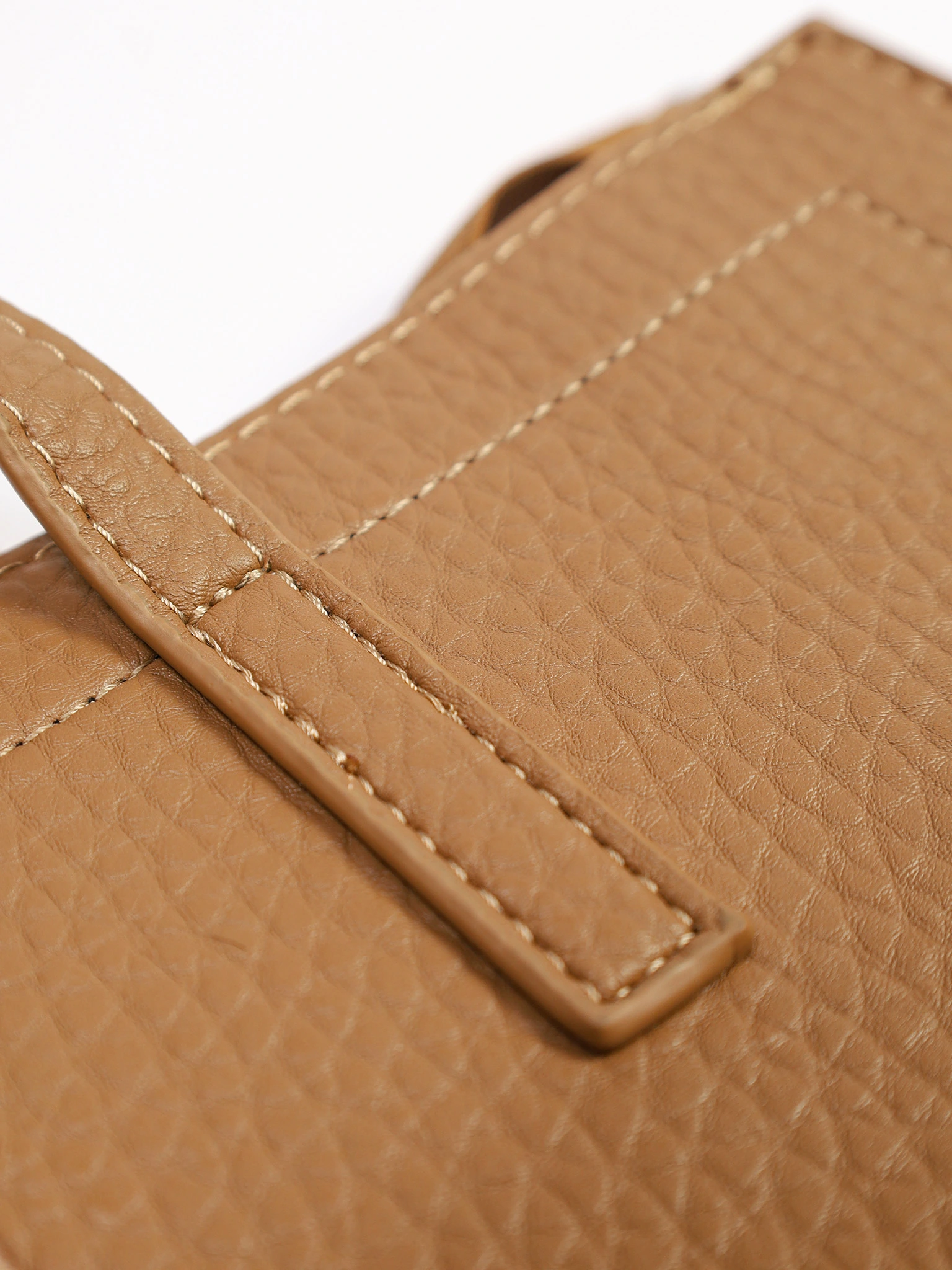 Сумка-тоут с плоскими ручками с декоративным платком в ассортименте